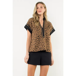 Chester - Short Sleeve Cheetah Print V-Neck Top